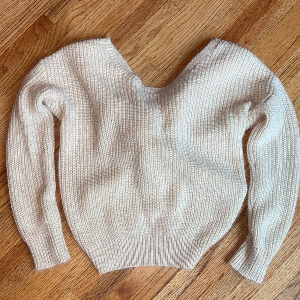 Olive & Oak mediumCream open back twist Sweater
